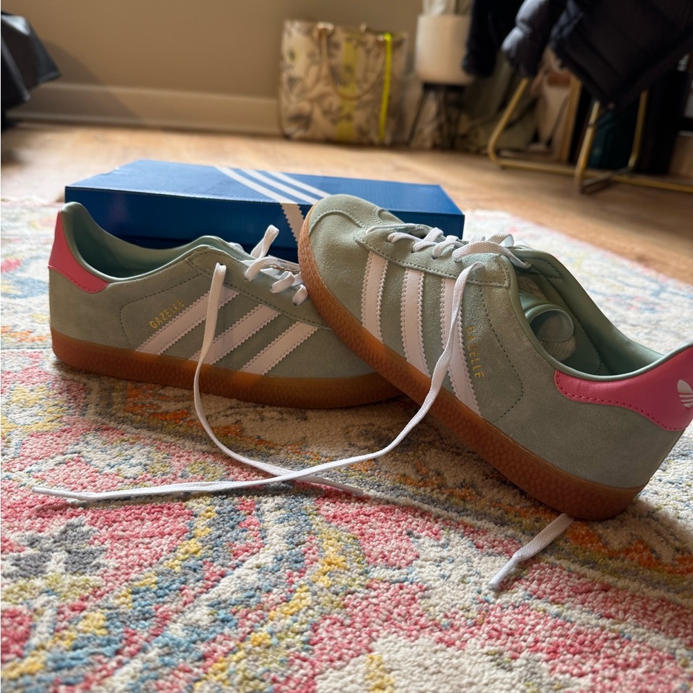 adidas girls Gazelle shoes - Size 5